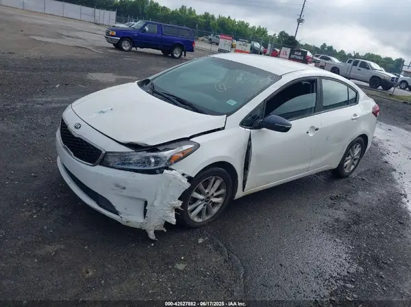 3KPFL4A70HE143411 2017 KIA FORTE - Image 2