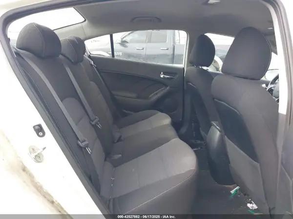 3KPFL4A70HE143411 2017 KIA FORTE - Image 8