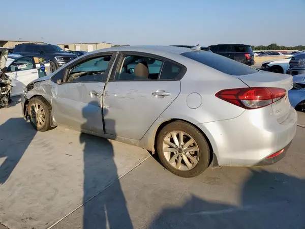 3KPFL4A70HE145496 2017 KIA FORTE - Image 2