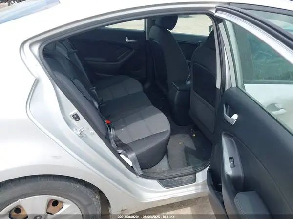 3KPFL4A70HE147099 2017 KIA FORTE - Image 8