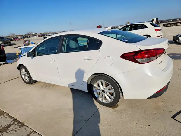 3KPFL4A70HE149676 2017 KIA FORTE - Image 2