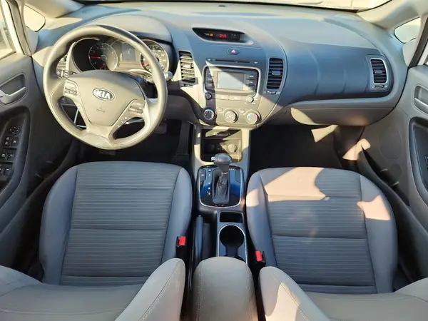3KPFL4A70HE149676 2017 KIA FORTE - Image 8