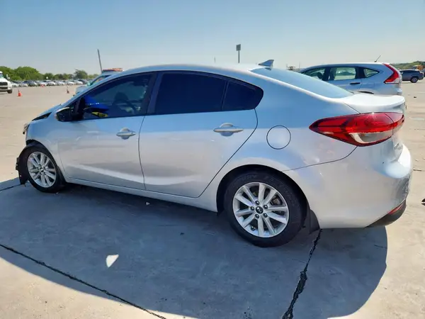 3KPFL4A70HE150374 2017 KIA FORTE - Image 2