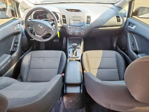 3KPFL4A70HE150374 2017 KIA FORTE - Image 8
