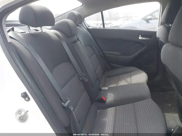 3KPFL4A70HE153047 2017 KIA FORTE - Image 8