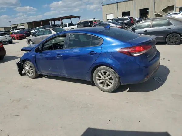3KPFL4A70HE155879 2017 KIA FORTE - Image 2