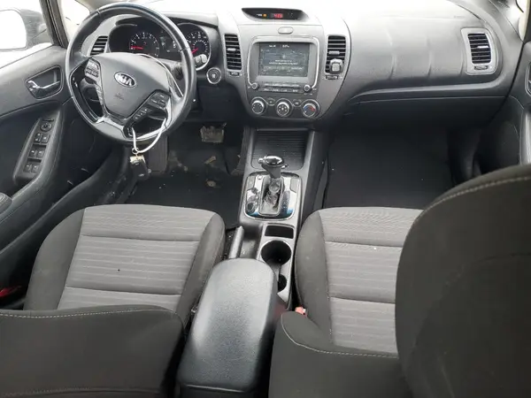 3KPFL4A70HE158555 2017 KIA FORTE - Image 8