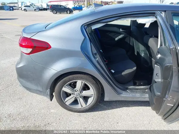 3KPFL4A70JE163759 2018 KIA FORTE - Image 8