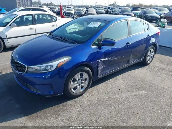 3KPFL4A70JE165818 2018 KIA FORTE - Image 2