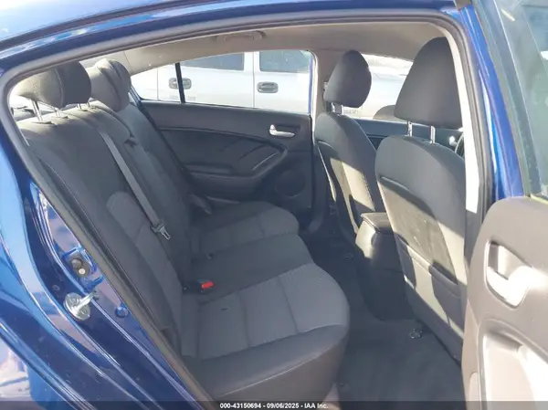 3KPFL4A70JE165818 2018 KIA FORTE - Image 8