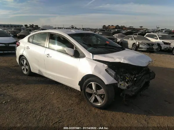 3KPFL4A70JE166502 2018 KIA FORTE - Image 1
