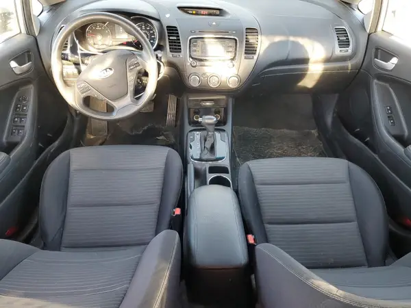 3KPFL4A70JE166743 2018 KIA FORTE - Image 8