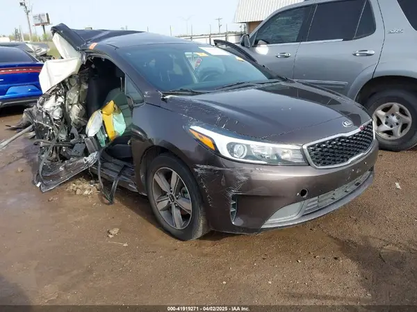 3KPFL4A70JE168492 2018 KIA FORTE - Image 1