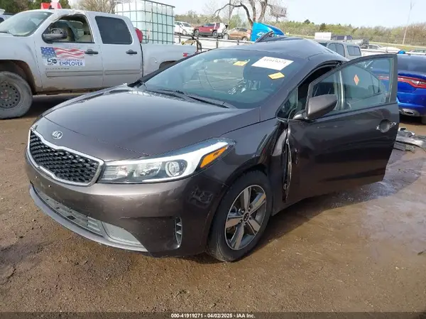 3KPFL4A70JE168492 2018 KIA FORTE - Image 2