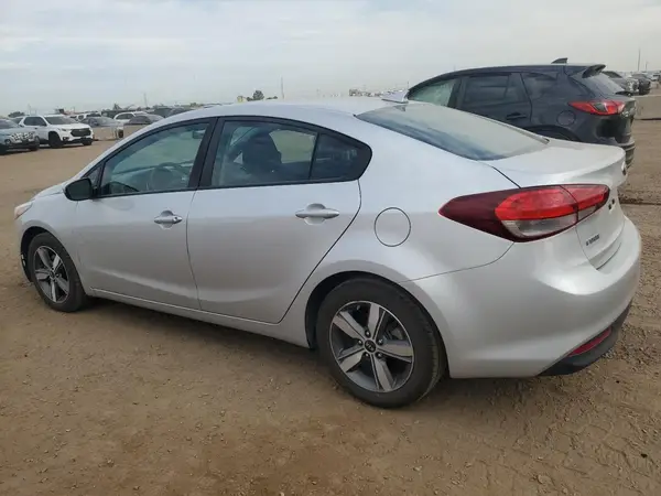 3KPFL4A70JE168900 2018 KIA FORTE - Image 2