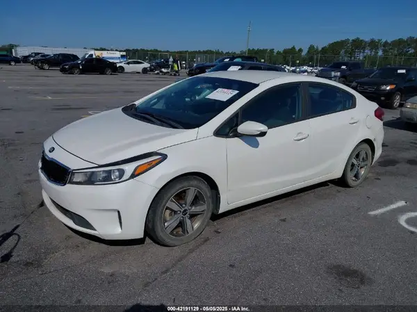 3KPFL4A70JE169397 2018 KIA FORTE - Image 2