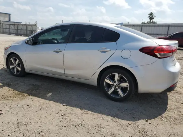 3KPFL4A70JE171893 2018 KIA FORTE - Image 2