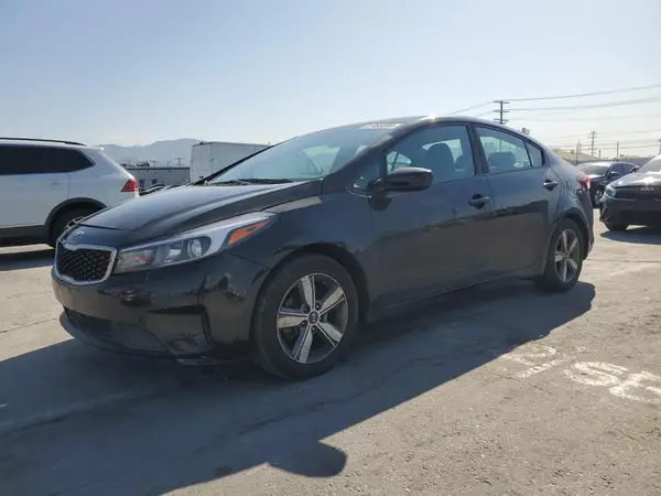 3KPFL4A70JE172820 2018 KIA FORTE - Image 1