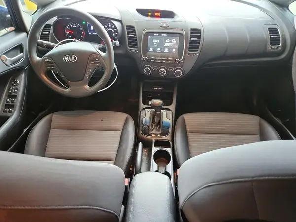 3KPFL4A70JE174258 2018 KIA FORTE - Image 8