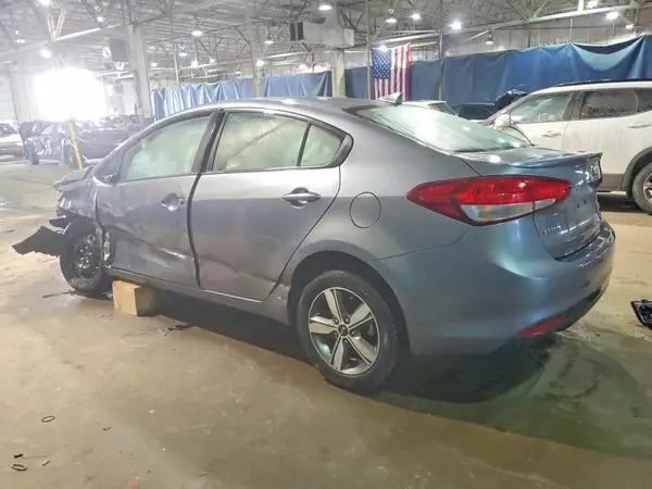 3KPFL4A70JE175586 2018 KIA FORTE - Image 2
