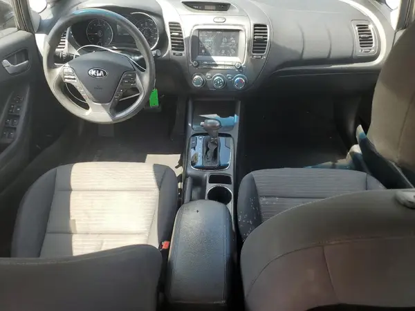 3KPFL4A70JE176771 2018 KIA FORTE - Image 8