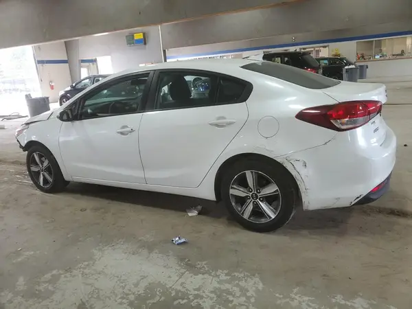 3KPFL4A70JE178326 2018 KIA FORTE - Image 2