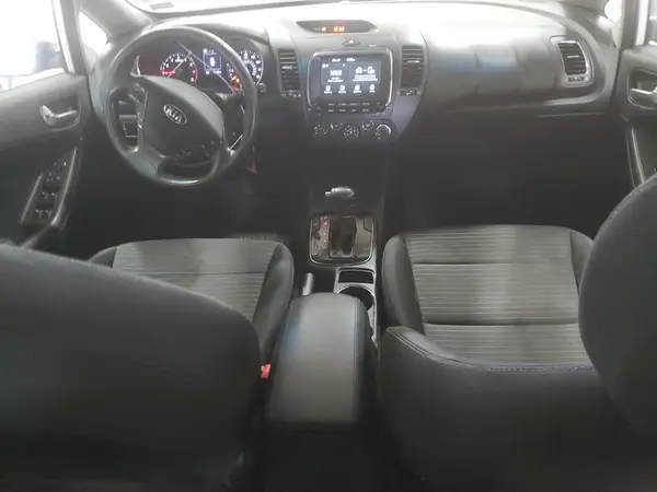 3KPFL4A70JE178326 2018 KIA FORTE - Image 8