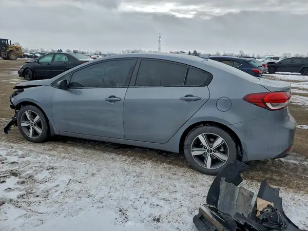 3KPFL4A70JE180660 2018 KIA FORTE - Image 2