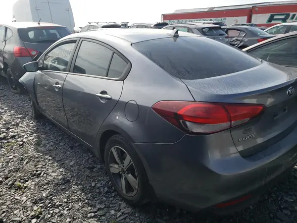 3KPFL4A70JE181565 2018 KIA FORTE - Image 2