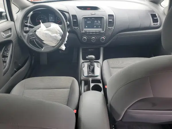 3KPFL4A70JE181727 2018 KIA FORTE - Image 8