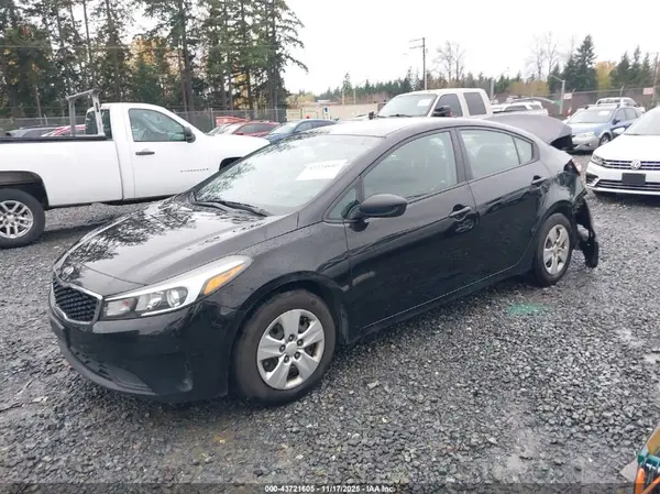 3KPFL4A70JE182408 2018 KIA FORTE - Image 2