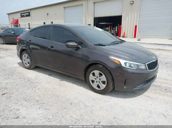 3KPFL4A70JE182702 2018 KIA FORTE - Image 1
