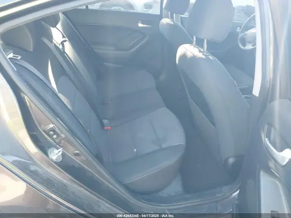 3KPFL4A70JE182702 2018 KIA FORTE - Image 8