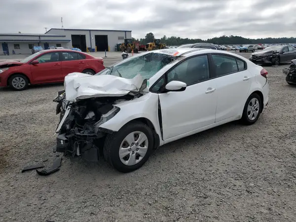 3KPFL4A70JE183252 2018 KIA FORTE - Image 1