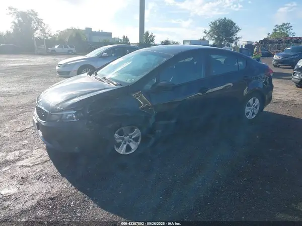 3KPFL4A70JE183767 2018 KIA FORTE - Image 2