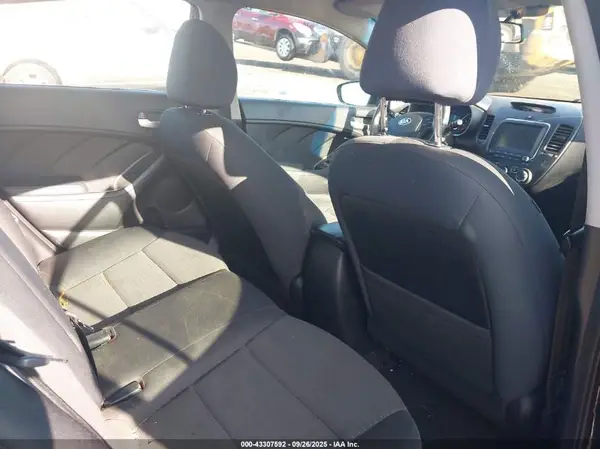 3KPFL4A70JE183767 2018 KIA FORTE - Image 8