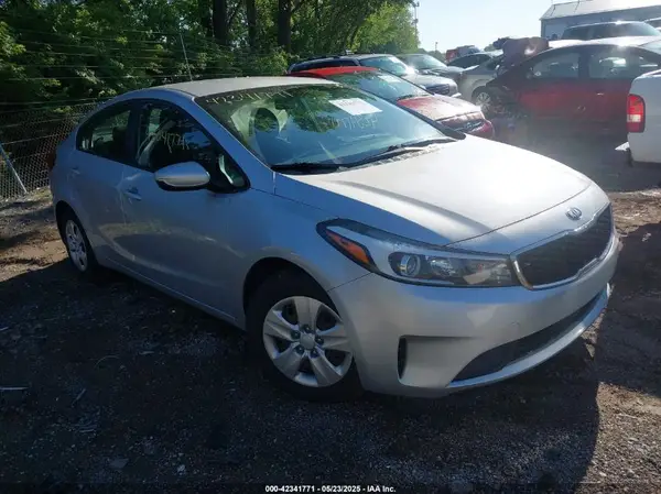 3KPFL4A70JE184210 2018 KIA FORTE - Image 1