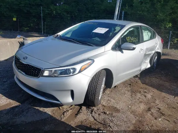 3KPFL4A70JE184210 2018 KIA FORTE - Image 2