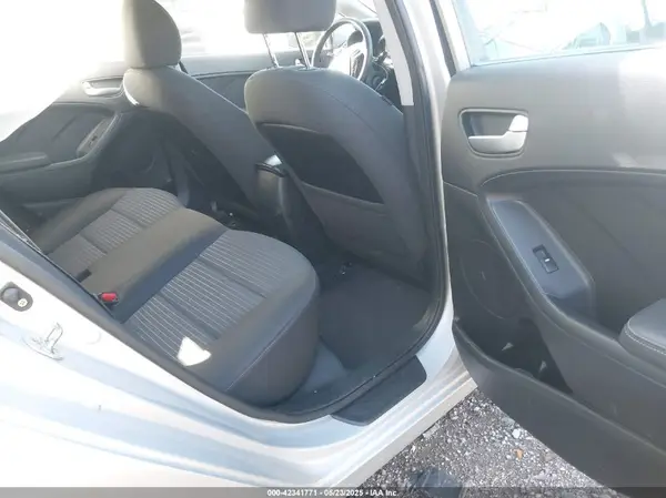 3KPFL4A70JE184210 2018 KIA FORTE - Image 8