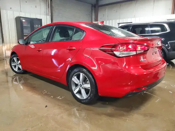 3KPFL4A70JE189164 2018 KIA FORTE - Image 2
