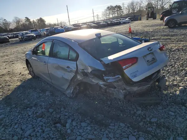 3KPFL4A70JE193120 2018 KIA FORTE - Image 2