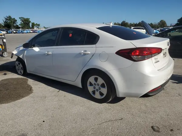 3KPFL4A70JE194302 2018 KIA FORTE - Image 2