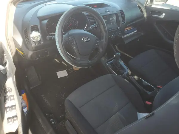 3KPFL4A70JE194302 2018 KIA FORTE - Image 8