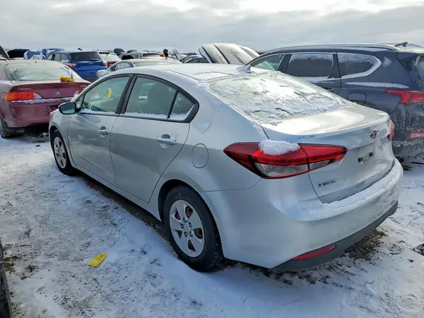 3KPFL4A70JE195417 2018 KIA FORTE - Image 2