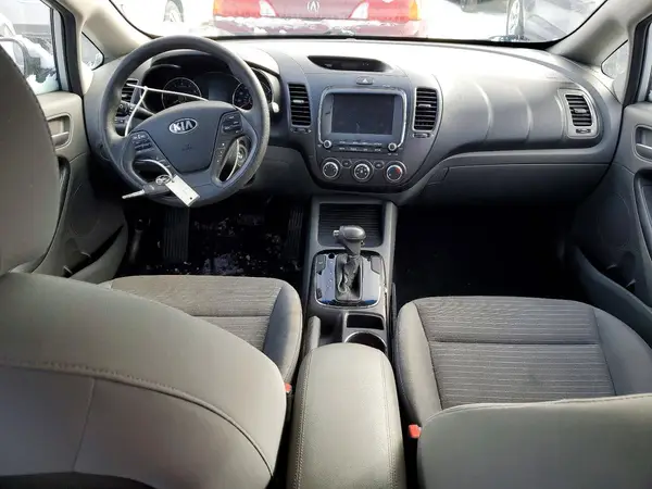 3KPFL4A70JE195417 2018 KIA FORTE - Image 8