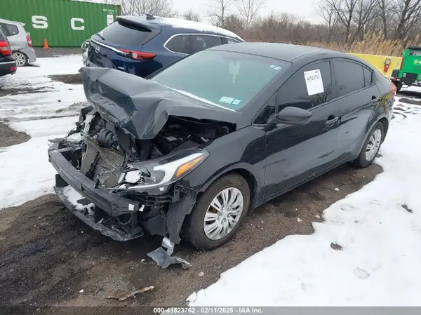 3KPFL4A70JE195790 2018 KIA FORTE - Image 2