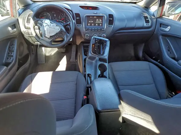 3KPFL4A70JE196504 2018 KIA FORTE - Image 8