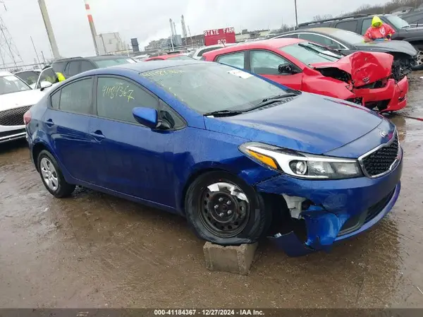 3KPFL4A70JE199175 2018 KIA FORTE - Image 1