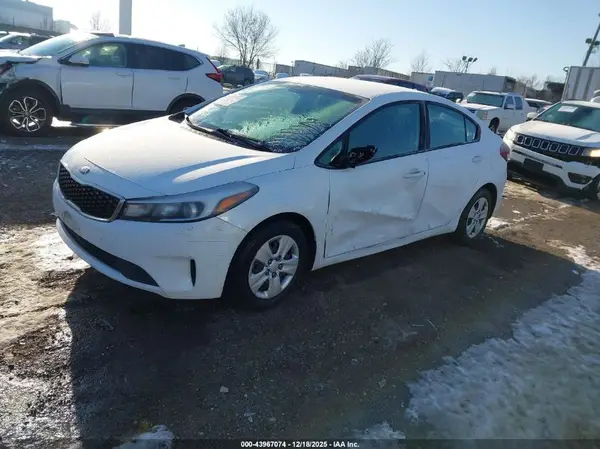 3KPFL4A70JE200020 2018 KIA FORTE - Image 2