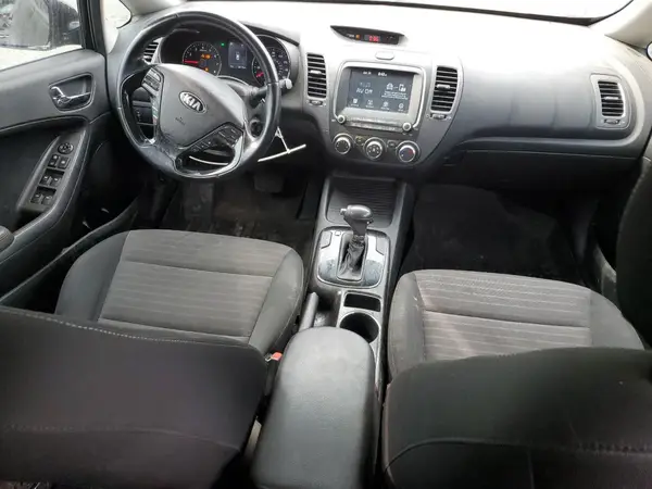 3KPFL4A70JE200437 2018 KIA FORTE - Image 8